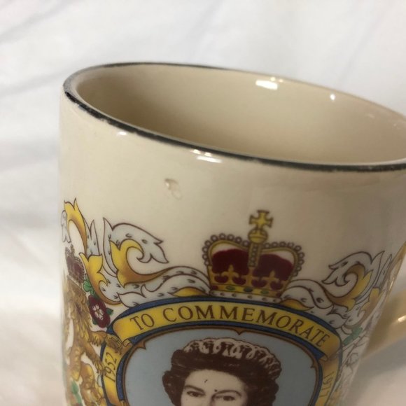 Vintage 1977 QEII Silver Jubilee Coffee Tea Mug - Picture 4 of 12